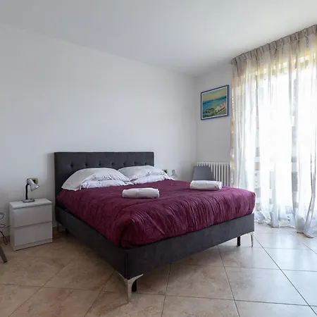 Skyline Apartment *